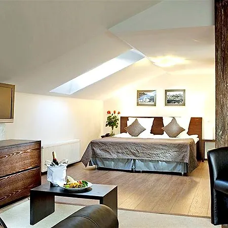 The Von Stackelberg 4*